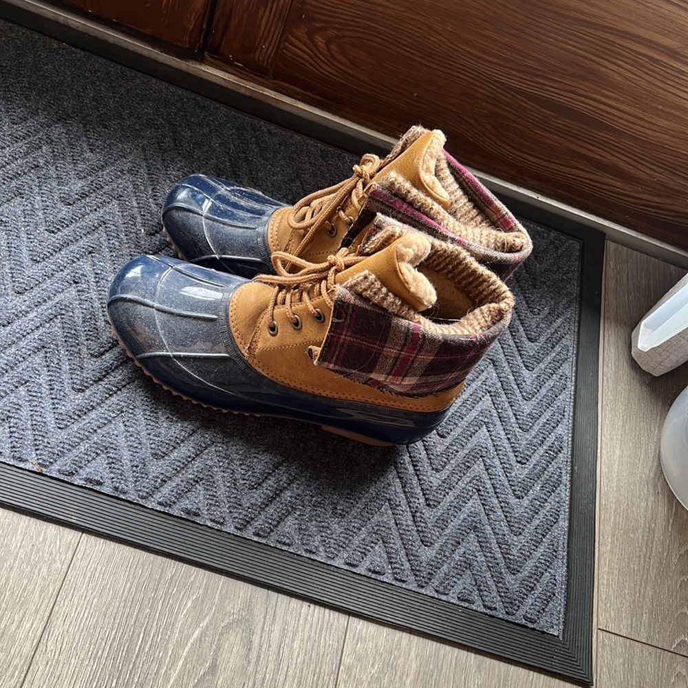 Boots - Picture 3 of 3